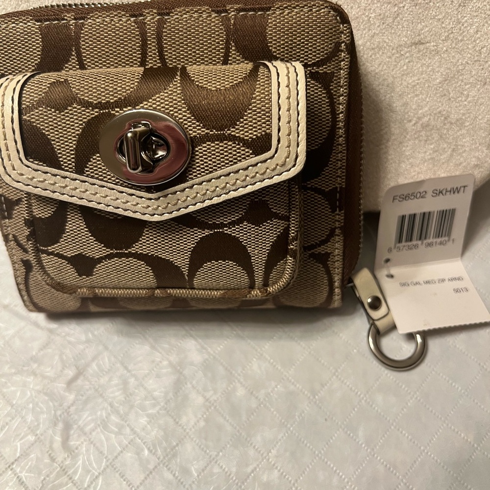 Coach Medium Zip around Wallet with Turn Lock front Vintage RARE Y2K NWT